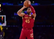 开云体育中国-爵士客场击败太阳，米切尔砍下全场最高得分