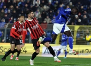 开云体育直播-AC米兰客场逆转胜利，赢得关键三分的简单介绍