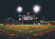 开云官方app入口-银箭绝杀与橙焰统治，阿斯顿马丁的逆袭与诺里斯的时代宣言