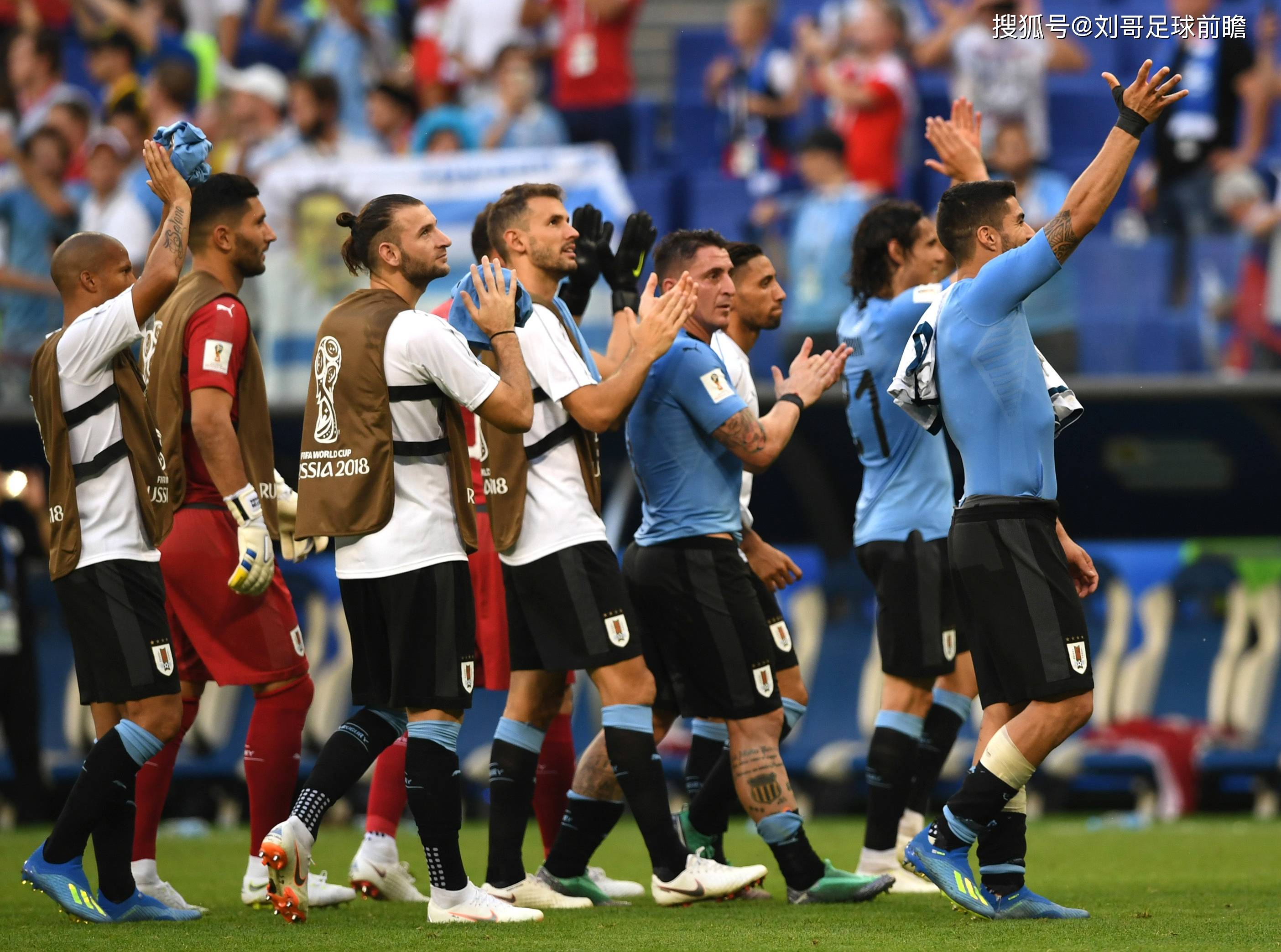 包含乌拉圭队客场战胜西班牙队，保持领先地位的词条