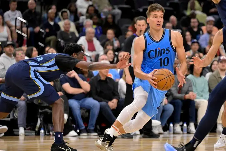 快船主教练调整阵容策略，球队战术变化明显