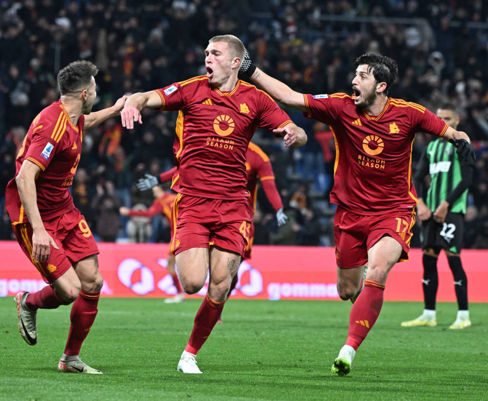 包含罗马主场连胜，球迷为球队加油助威的词条