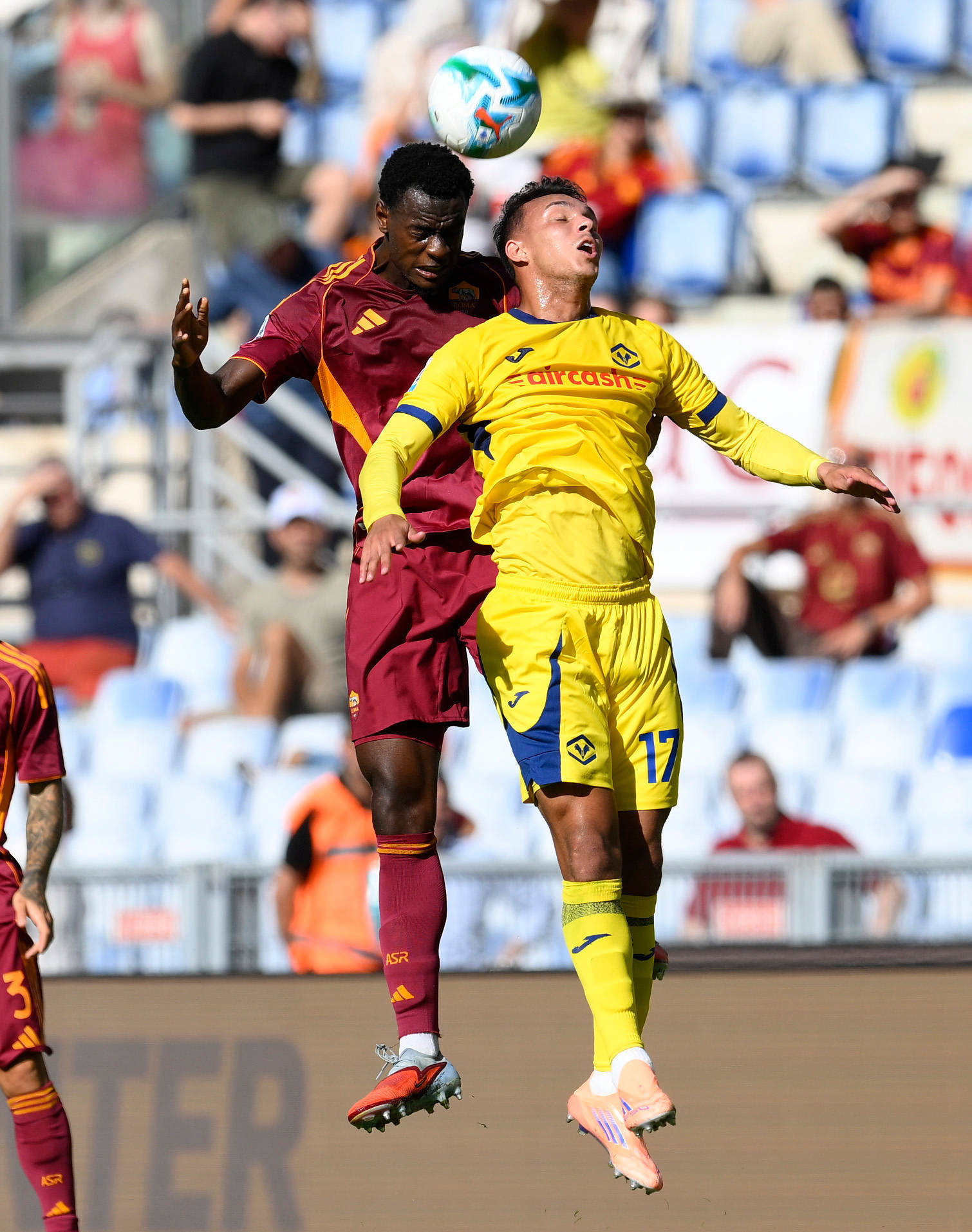 包含罗马主场连胜，球迷为球队加油助威的词条