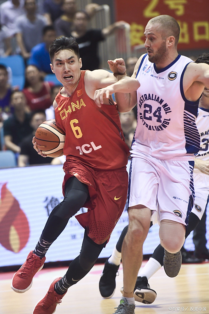 湖南男篮球员拼尽全力，赢得关键比赛