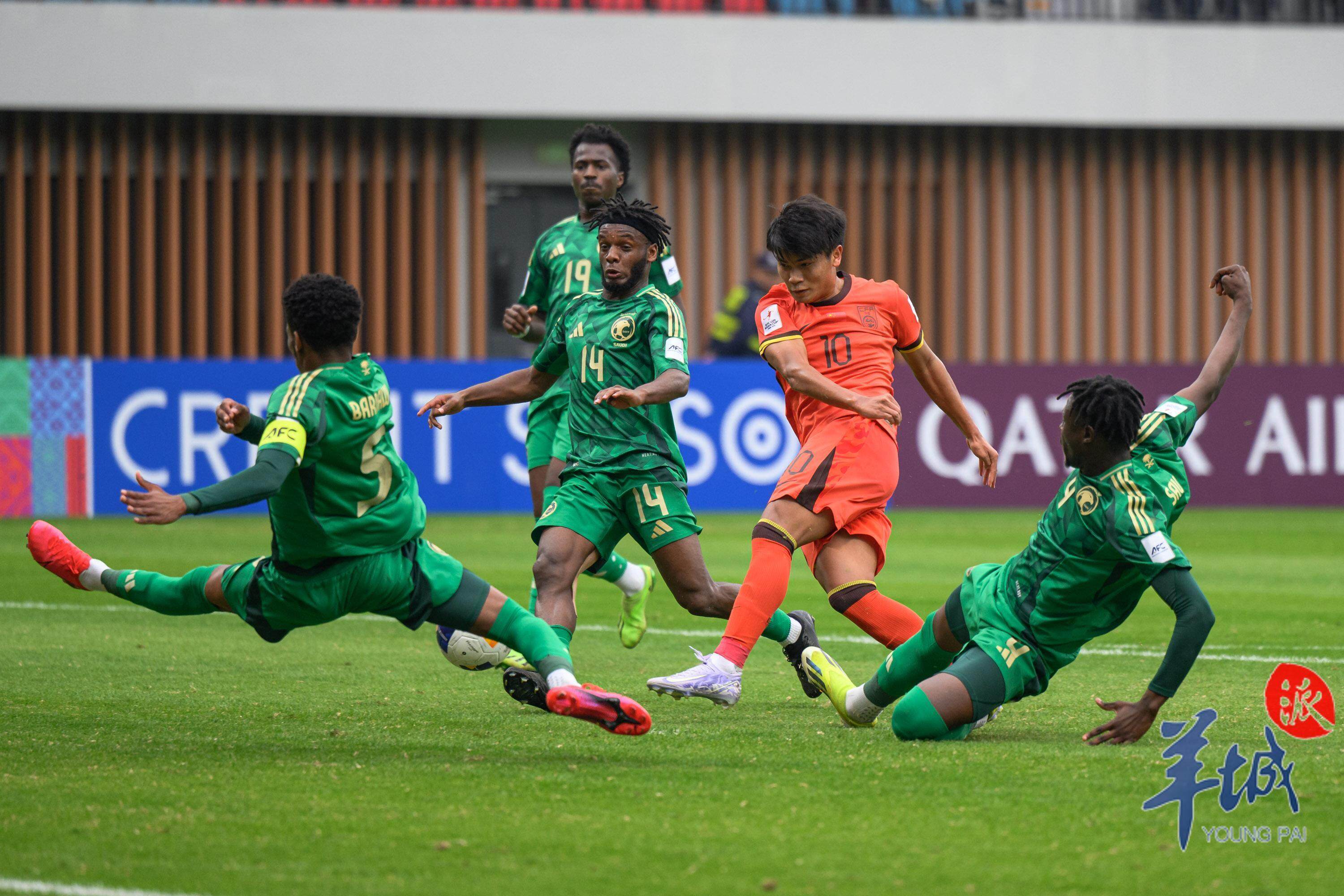 亚洲球员在国际比赛中展现技术实力