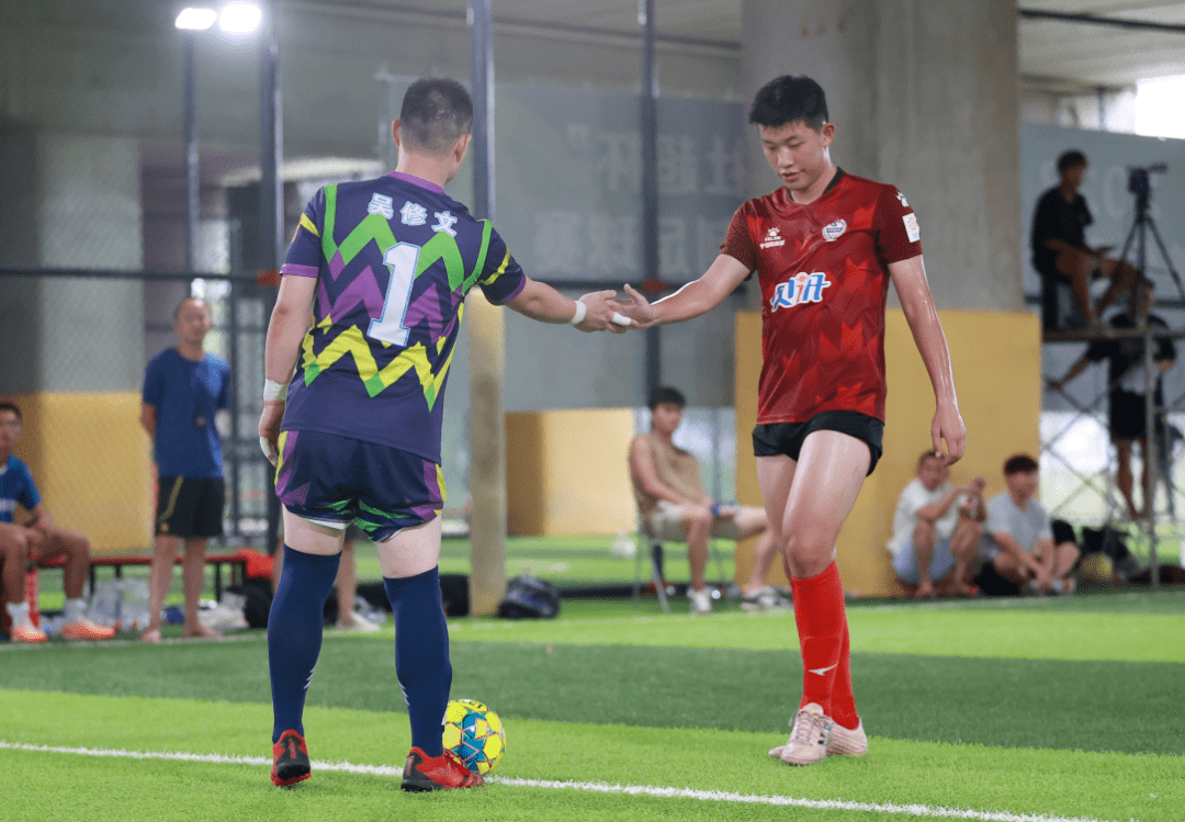 强强对话！顶尖球队争夺荣耀的简单介绍