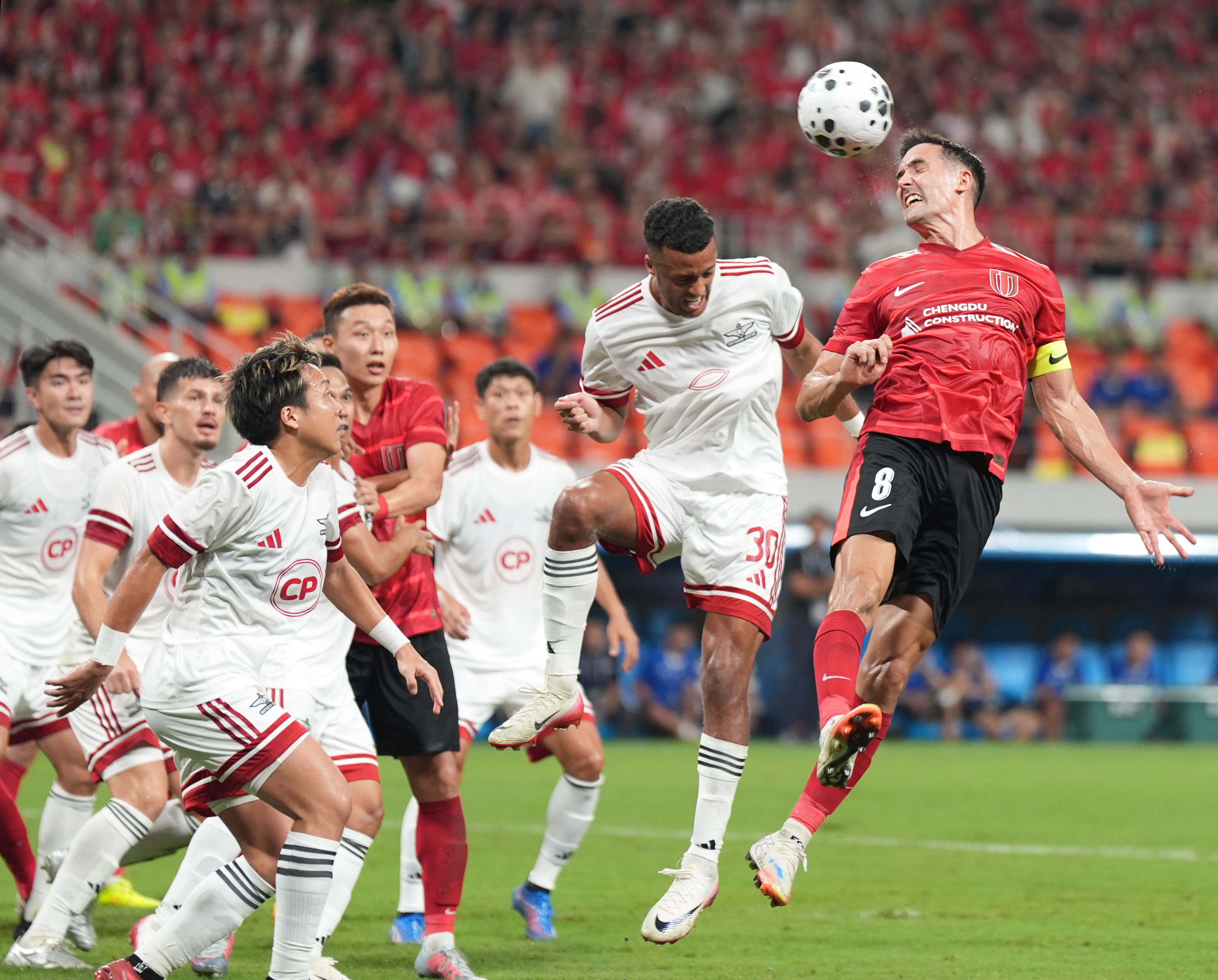 足坛焦点！顶尖球队争夺胜利的简单介绍