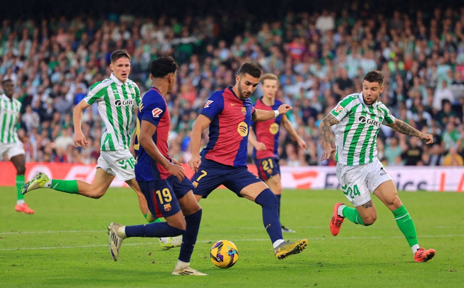 梅西连场进球，巴萨再次迎来胜利