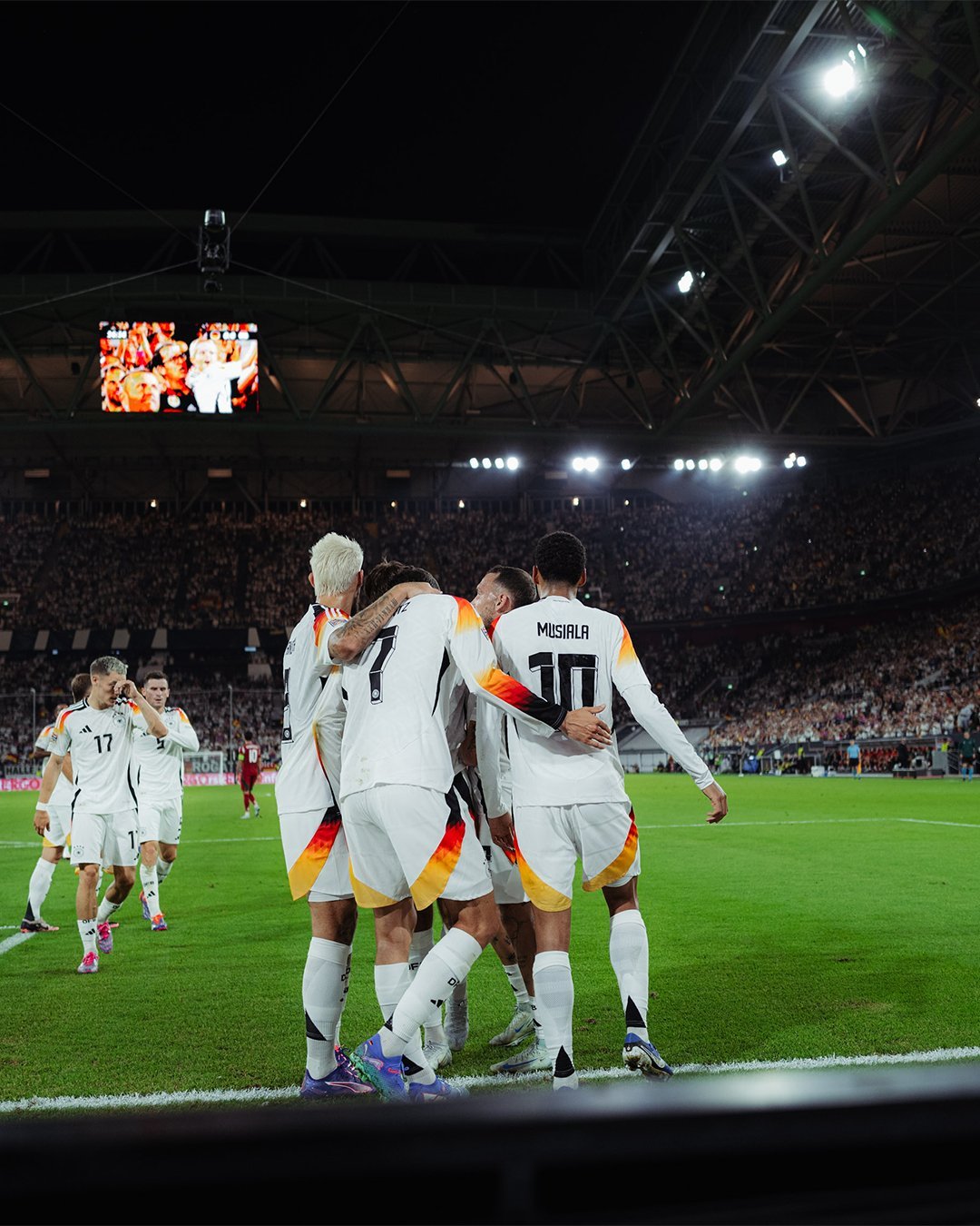 包含欧塞尔主场击败波尔多，喜获胜利的词条