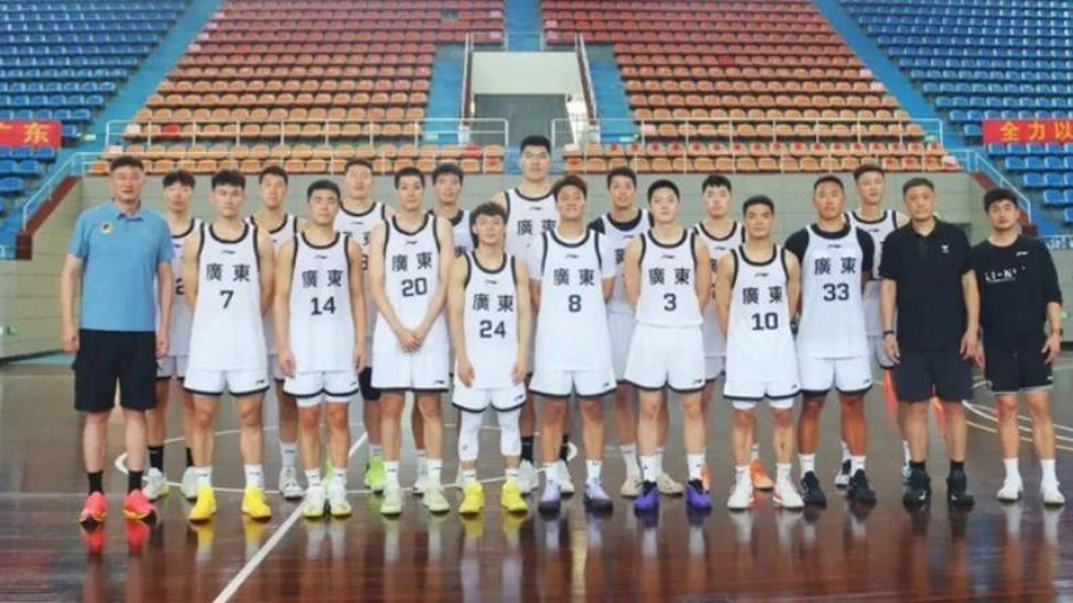 关于辽宁男篮大获全胜，领跑积分榜的信息