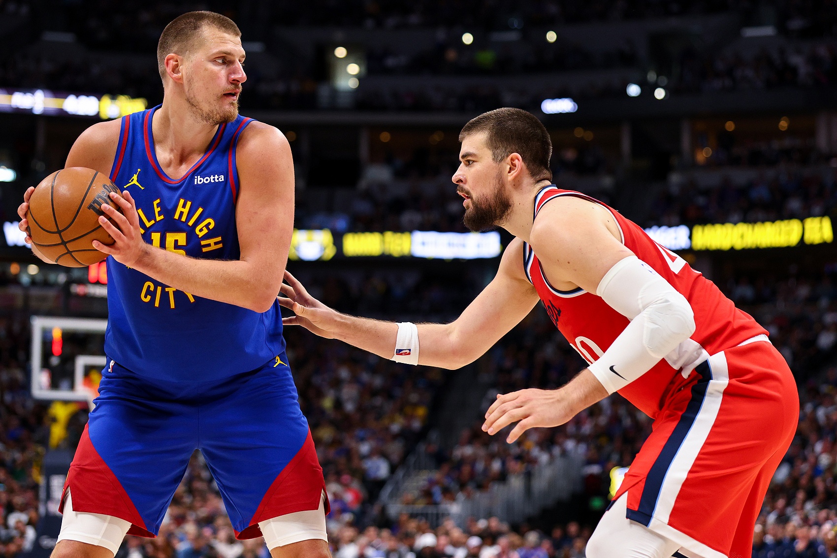 掘金击败老鹰,约基奇砍下分 掘金击败老鹰,约基奇砍下分