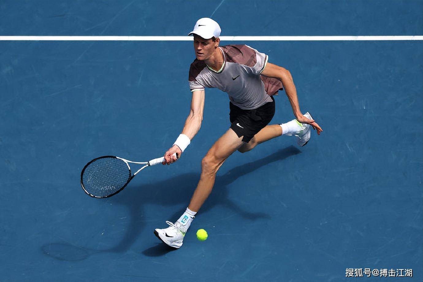 澳网逆转年终总决赛，辛纳扛起全队的简单介绍