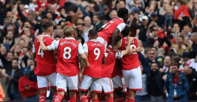 包含罗马碾压阿森纳，拉什福德带队取胜的词条