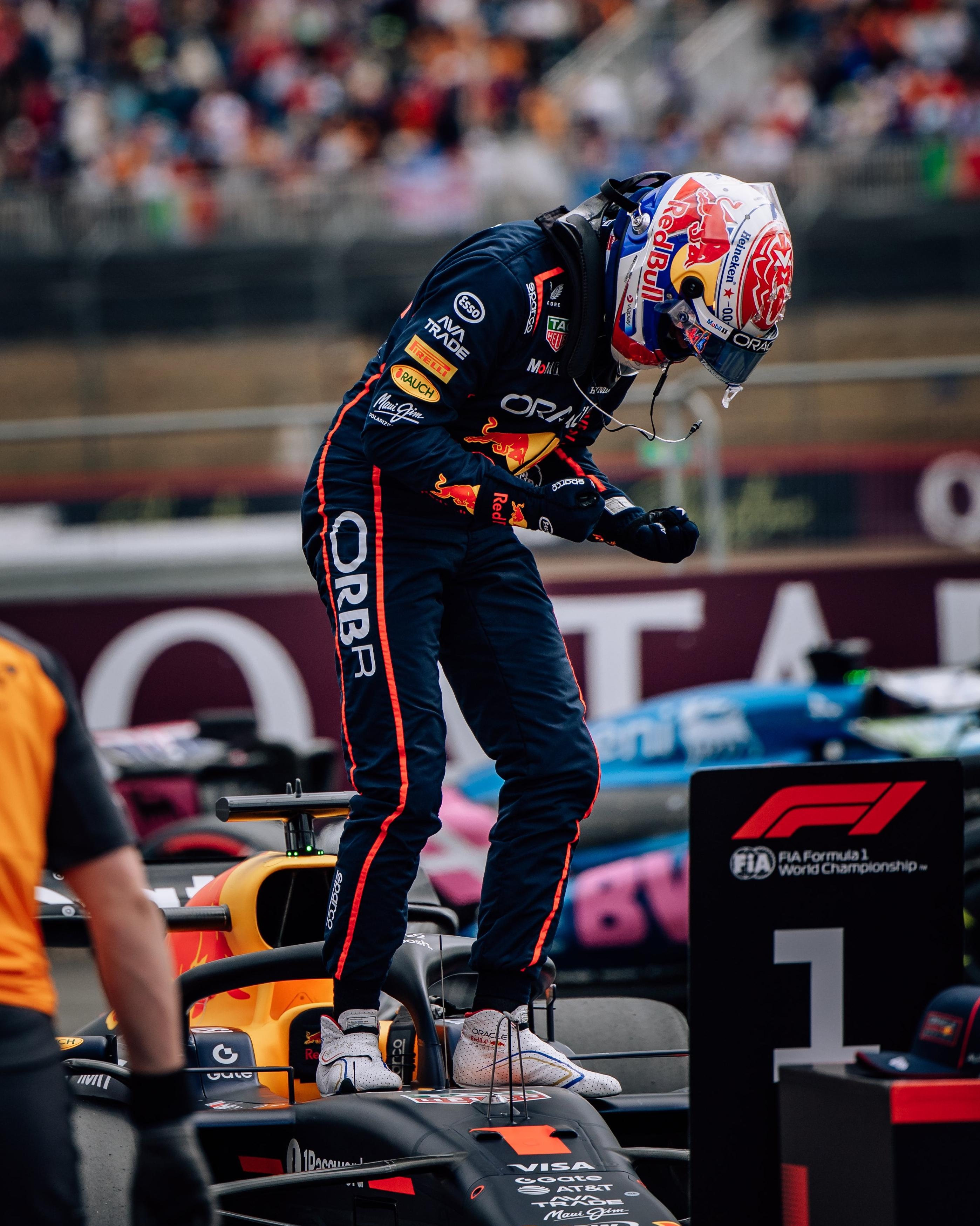 包含红牛车队险胜迈凯伦，维斯塔潘惊艳四座的词条