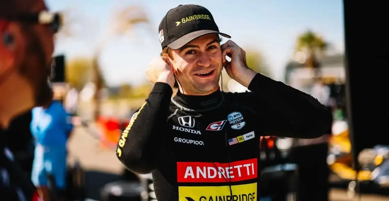 关于红牛车队碾压阿斯顿马丁，周冠宇状态火热的信息