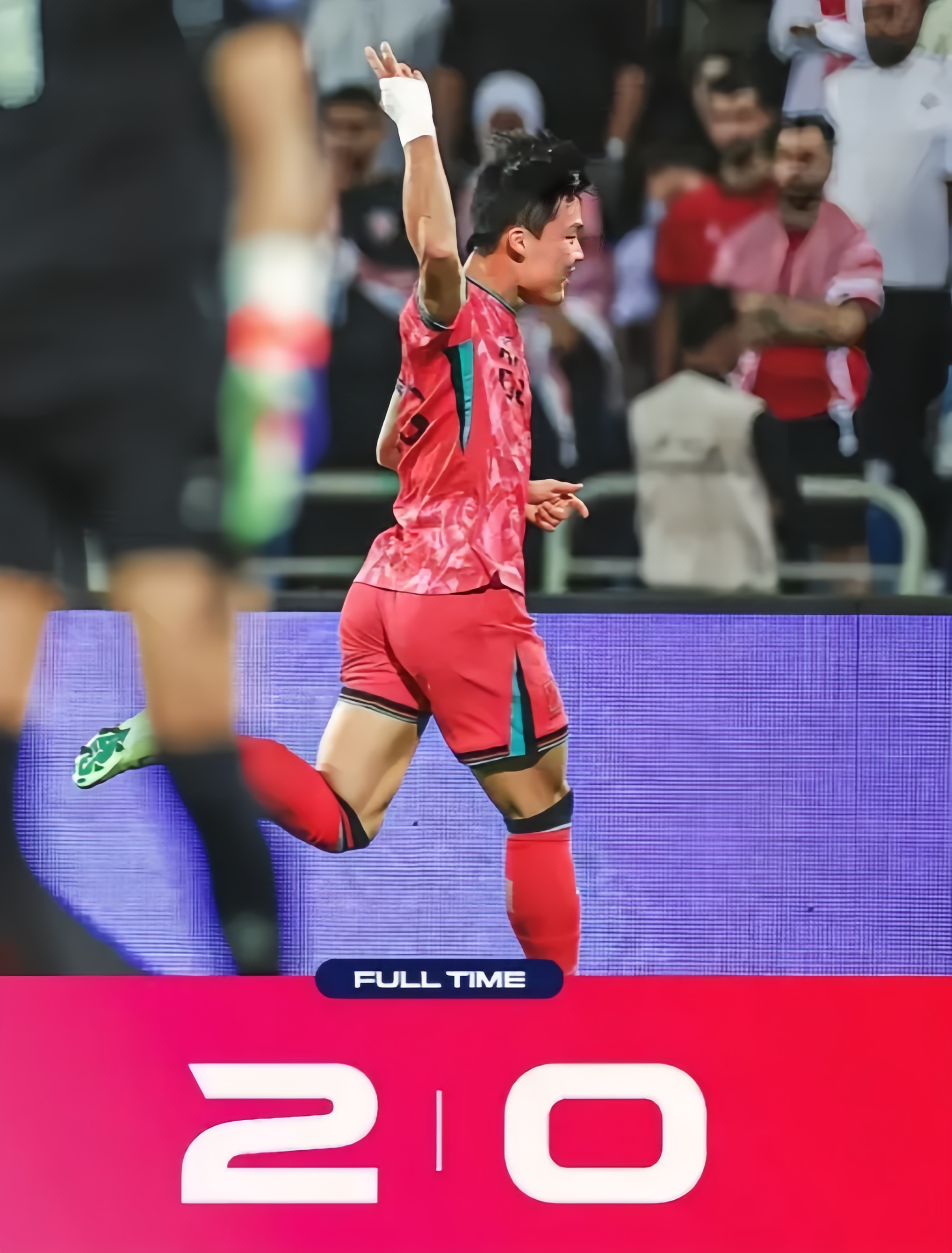 波兰逆转乌拉圭，孙兴慜点燃赛场的简单介绍