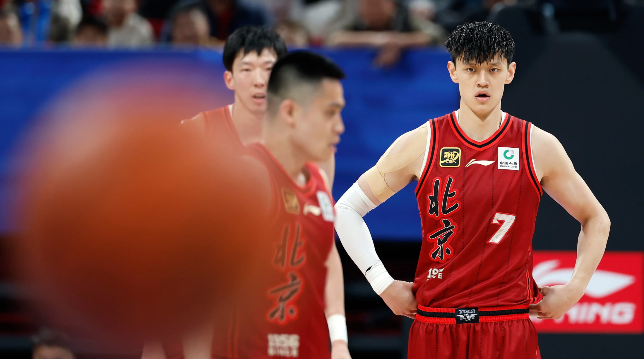 包含灰熊翻盘北京队，塔图姆统治全场的词条