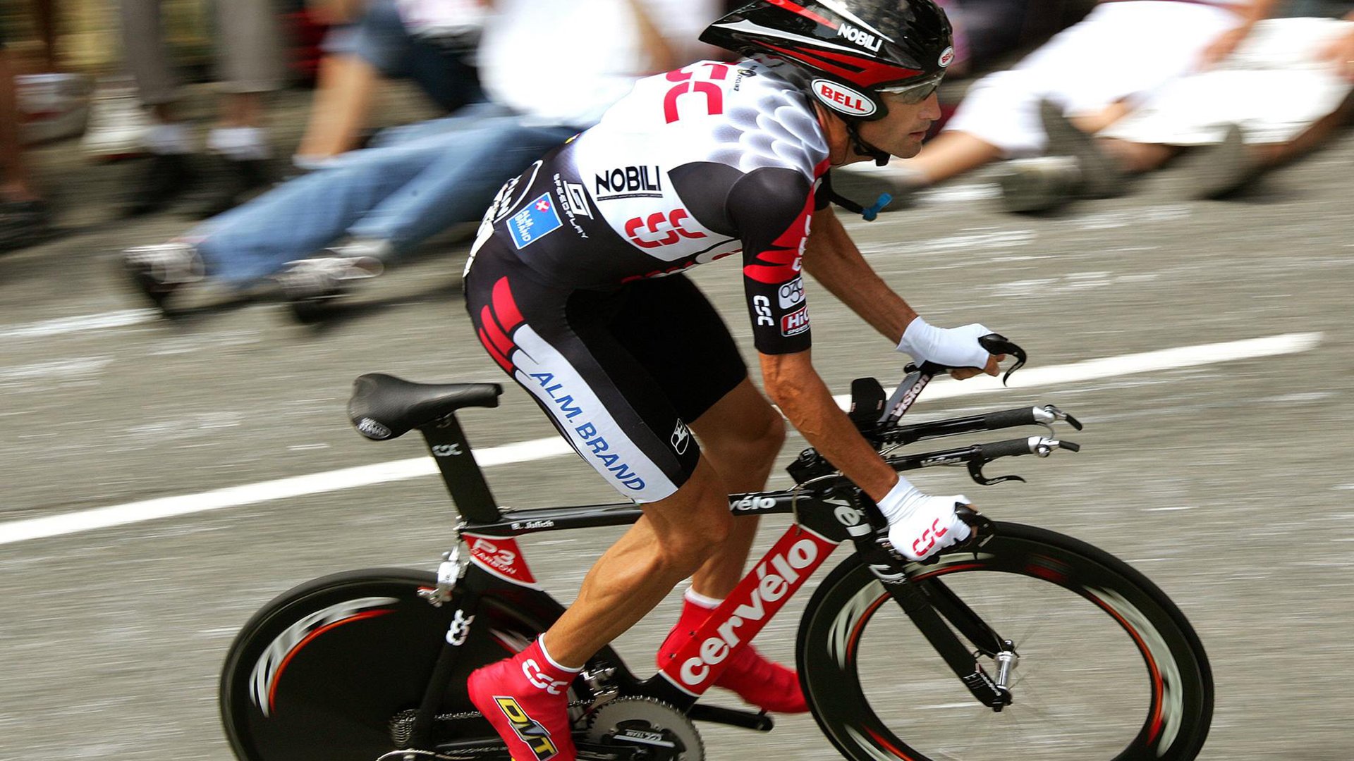 跨越赛场的王者时刻，当老鹰绝杀新疆，莫兰特闪耀欧冠之巅