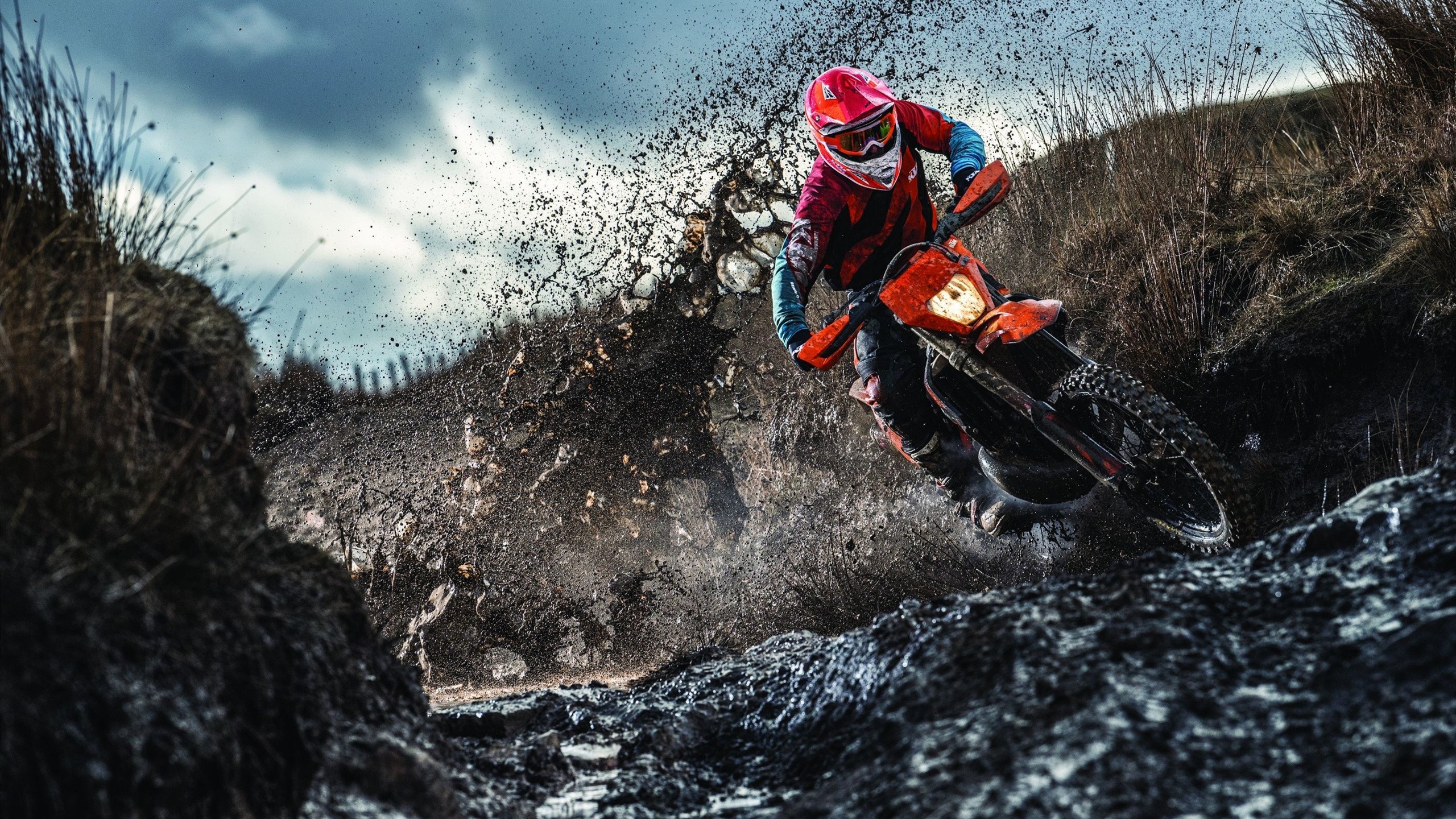 杰伦·格林爆发撕裂防线,雄鹿铁锁阵让活塞窒息