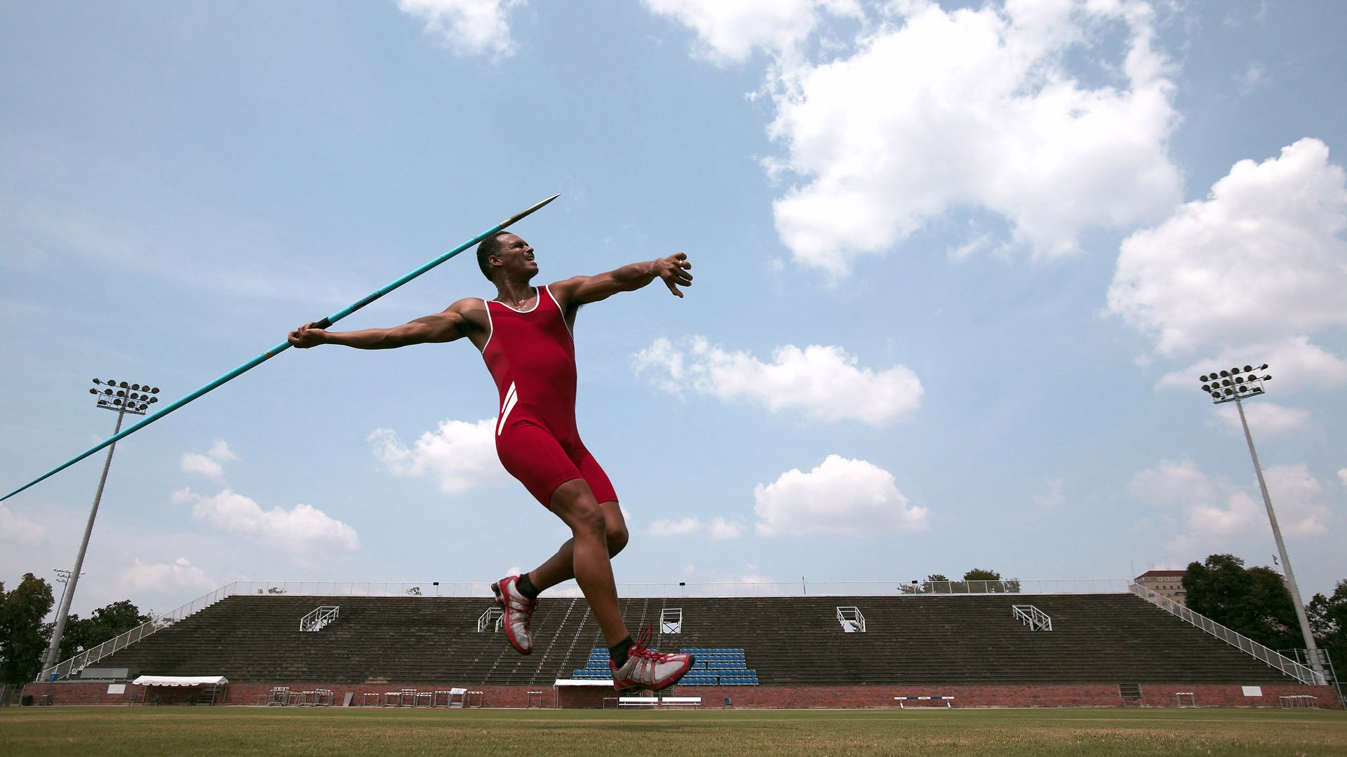 当童话王国遇上沙漠绿洲，基耶萨的稳定艺术照亮丹麦与沙特的战术迷宫