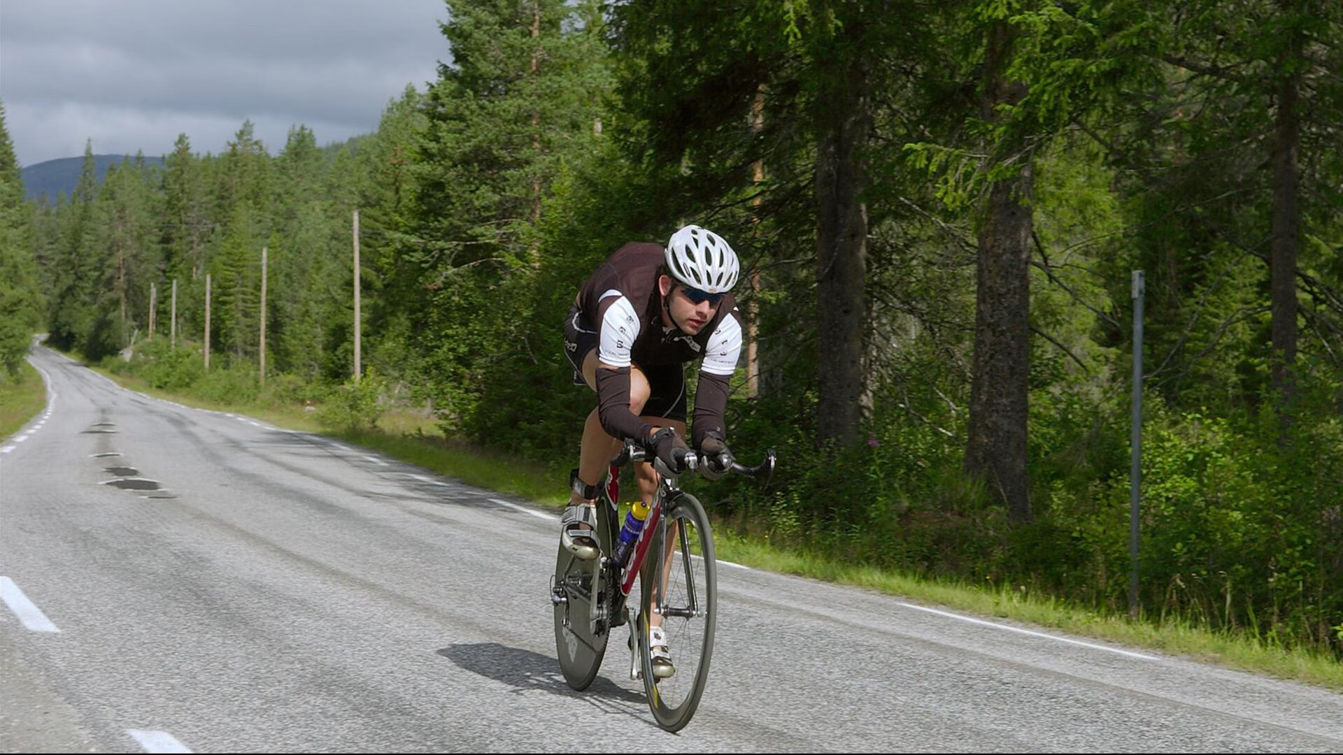 萨卡一锤定音，尼斯强势攻克哥伦比亚防线