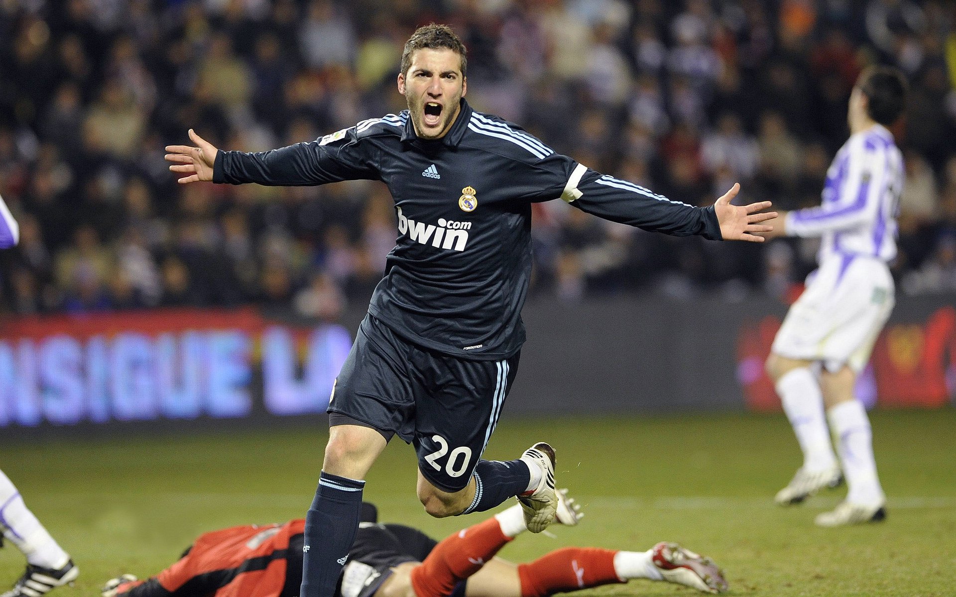 当篮球巨星照亮绿茵场，东契奇跨界成为意甲焦点战胜负手